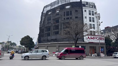 CHO THUÊ TÒA NHÀ LÔ GÓC VĂN PHÚ: MẶT TIỀN 30M ĐẮC ĐỊA