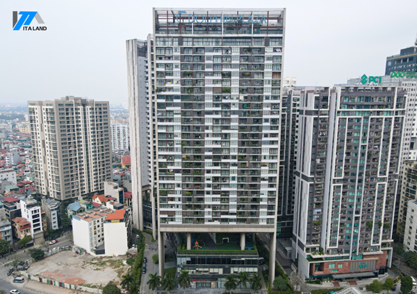 Dolphin Plaza