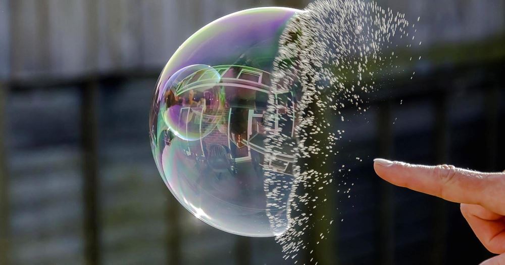 Sóng đầu cơ và rủi ro bong bóng đất