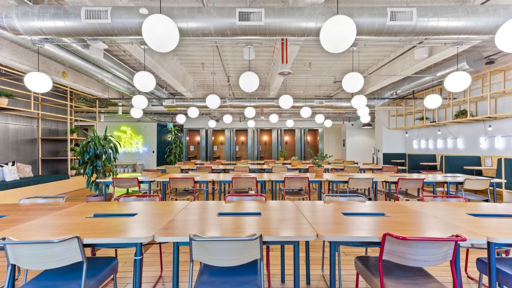 Hot Desking là? Cách tối ưu không gian và chi phí cho doanh nghiệp