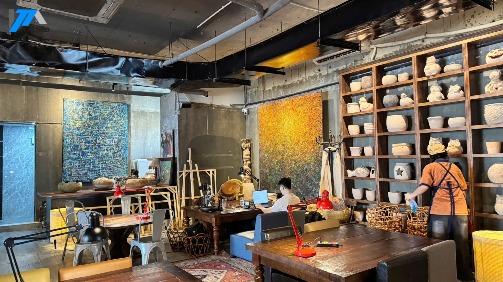 Không gian Tiny Cafe trong ngày khai trương 