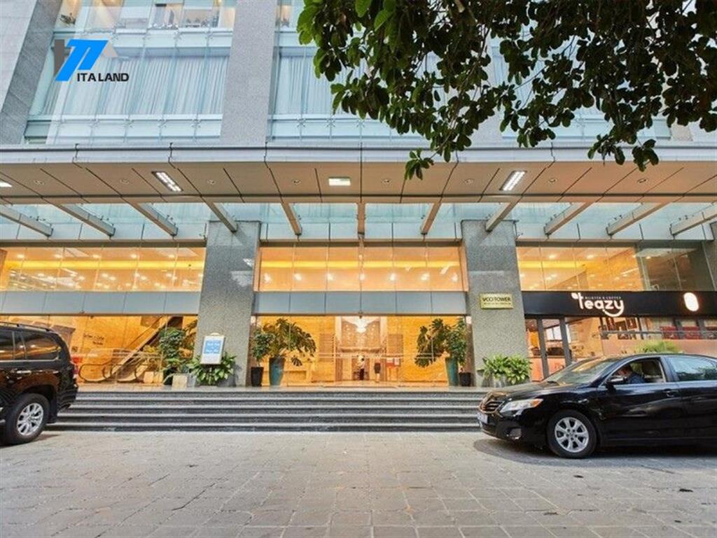 Khu vực cửa vào toà nhà VCCI