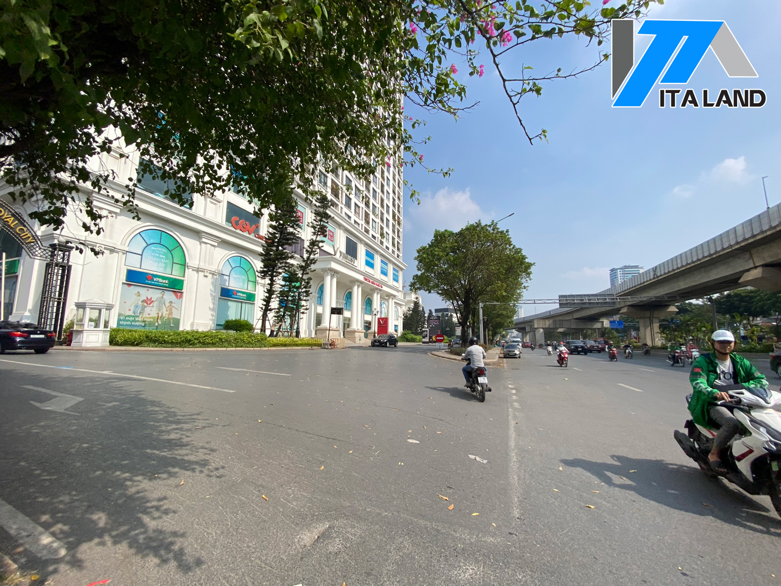 Cho thuê diện tích văn phòng 1800m2 ngay tại Royal city, Nguyễn Trãi, Thanh xuân